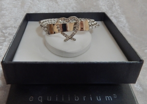 Equilibrium Bracelet Heart Buckle White